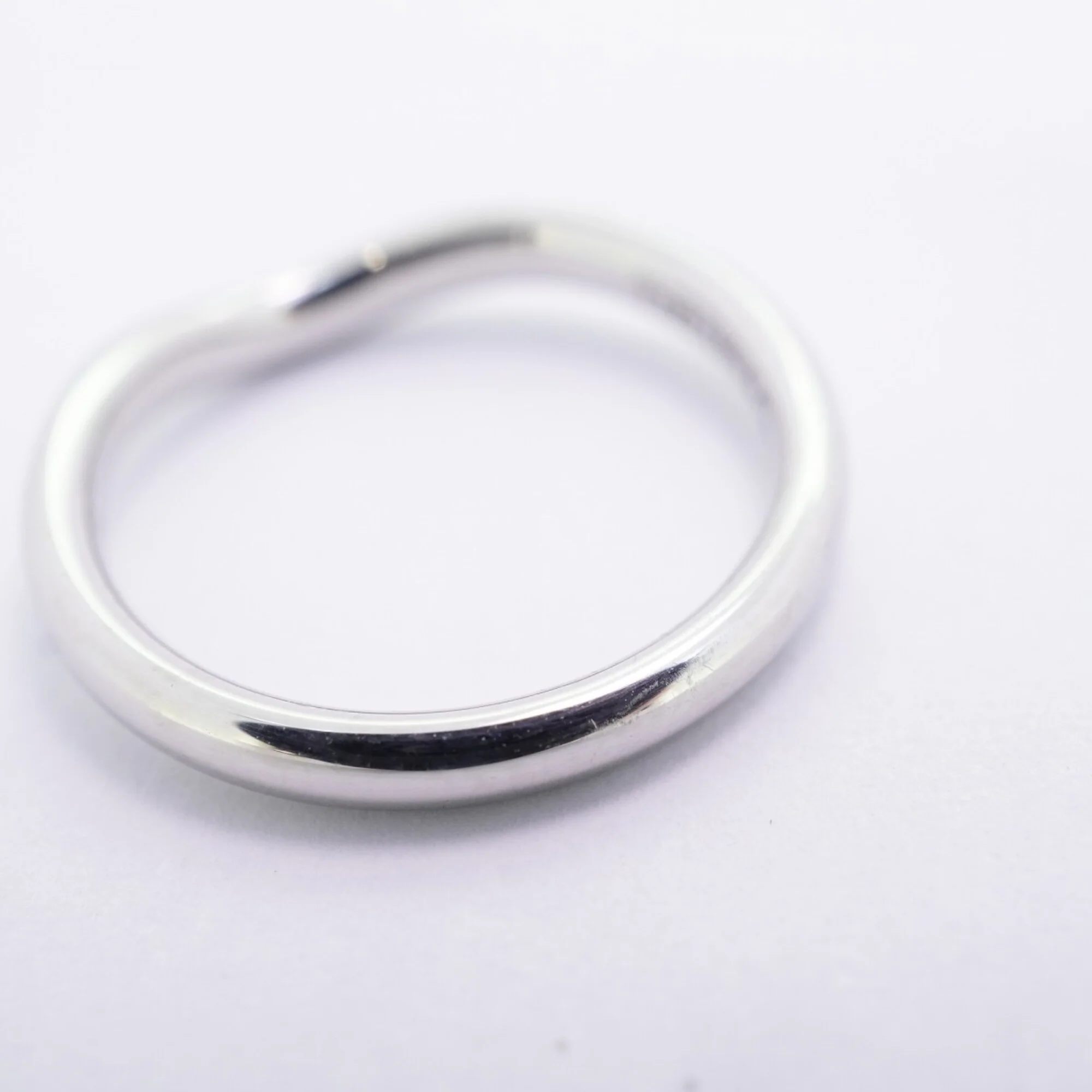 Curved Band Ring Platinum - Image 8