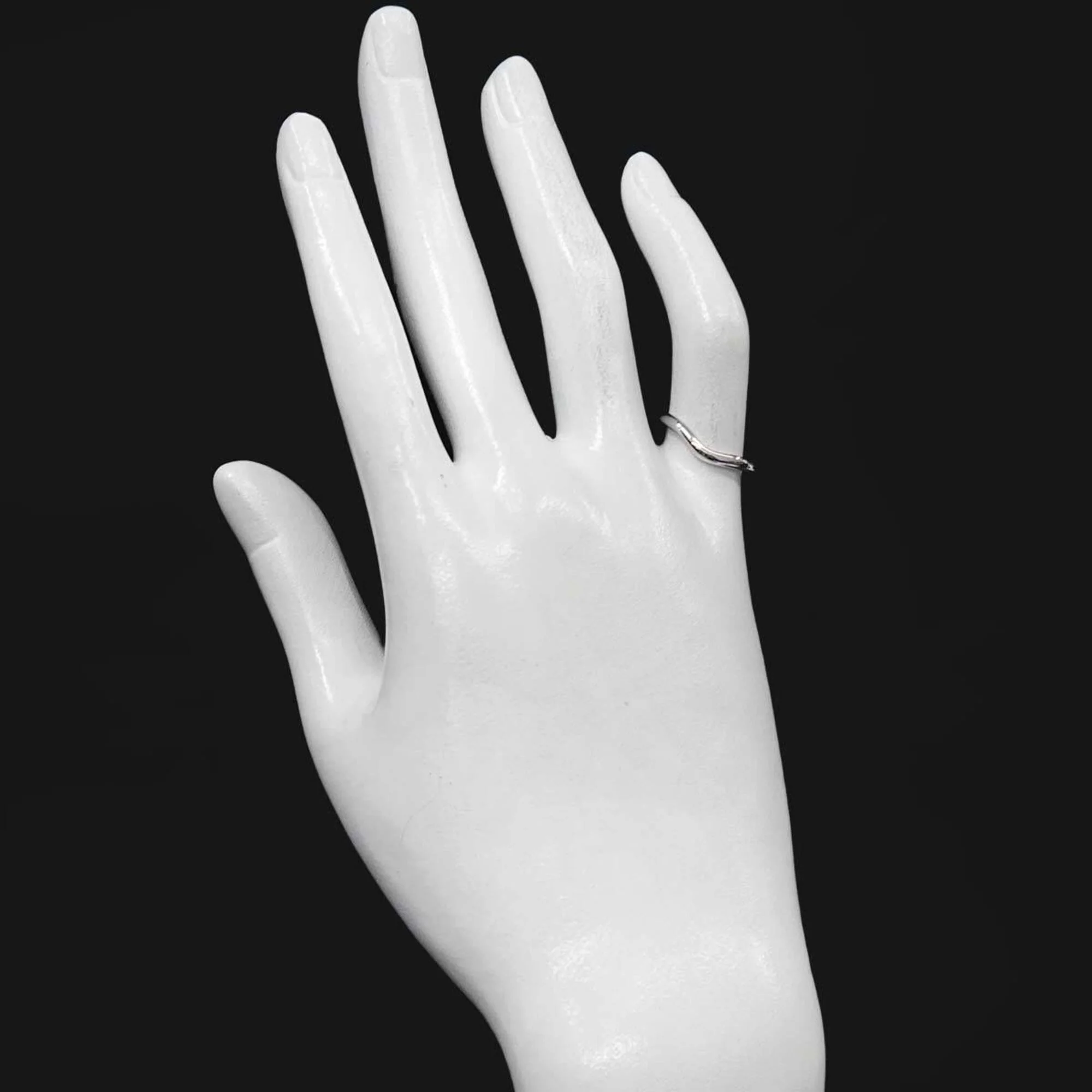 Curved Band Ring Platinum - Image 7