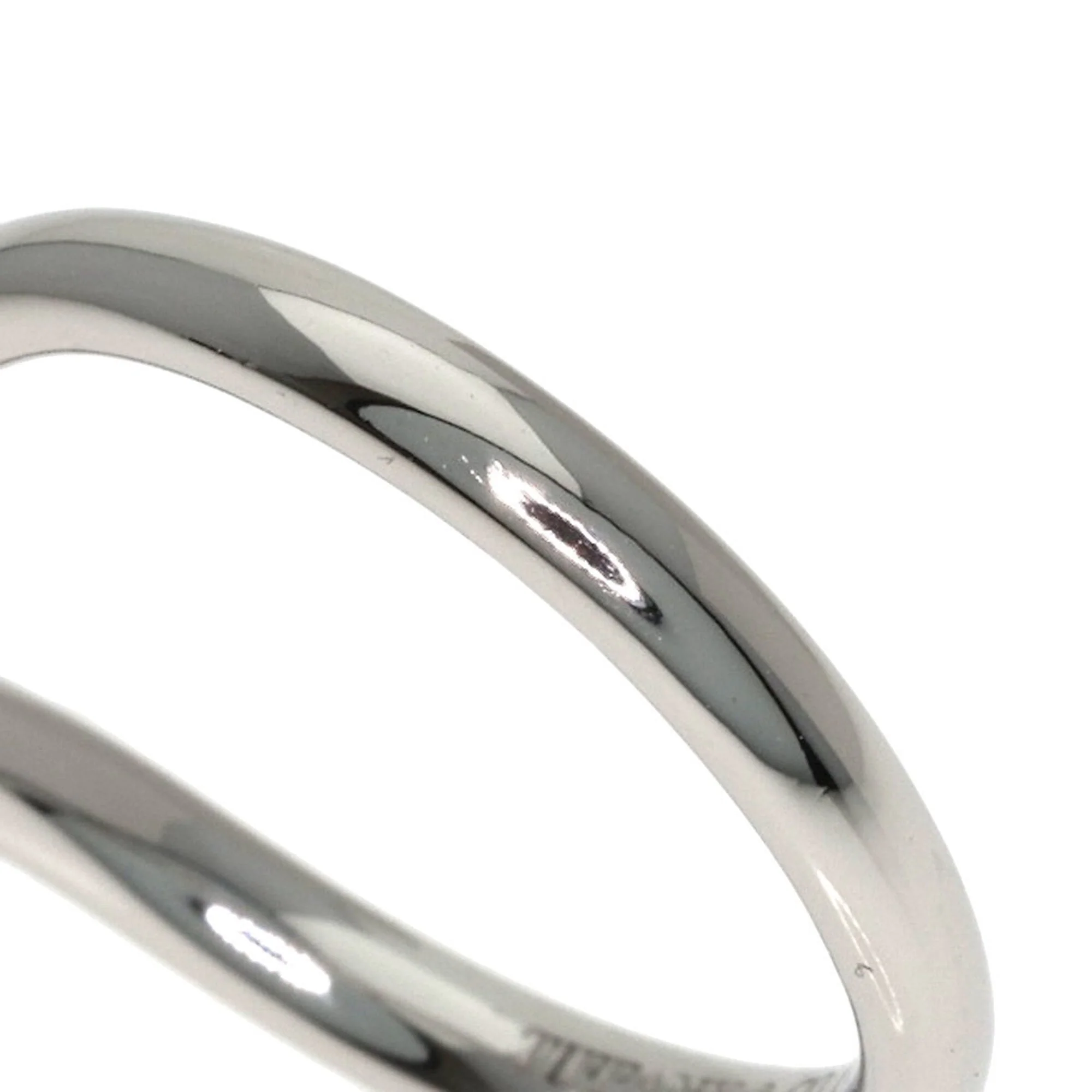 Curved Band Ring Platinum - Image 7