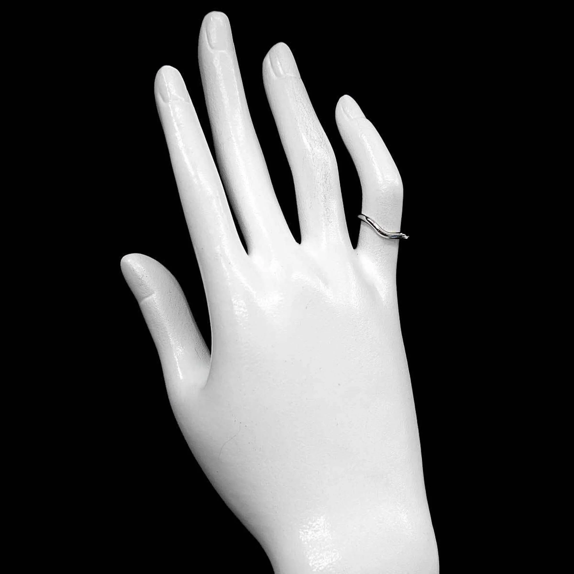 Curved Band Ring Platinum - Image 6