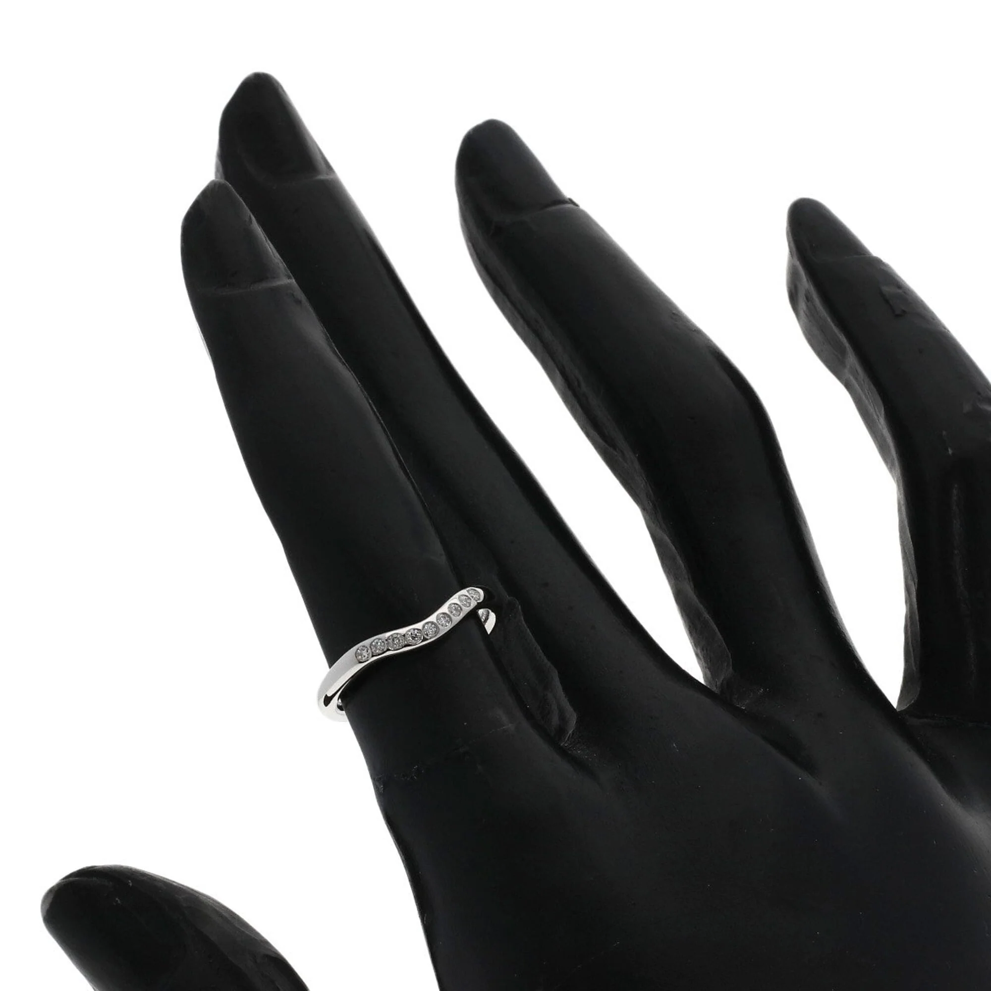 Curved Band Ring Platinum - Image 7