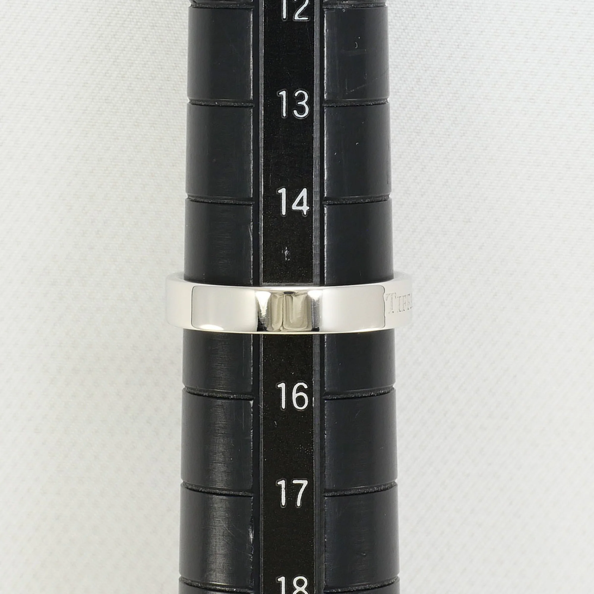 Curved Band Ring Platinum - Image 6