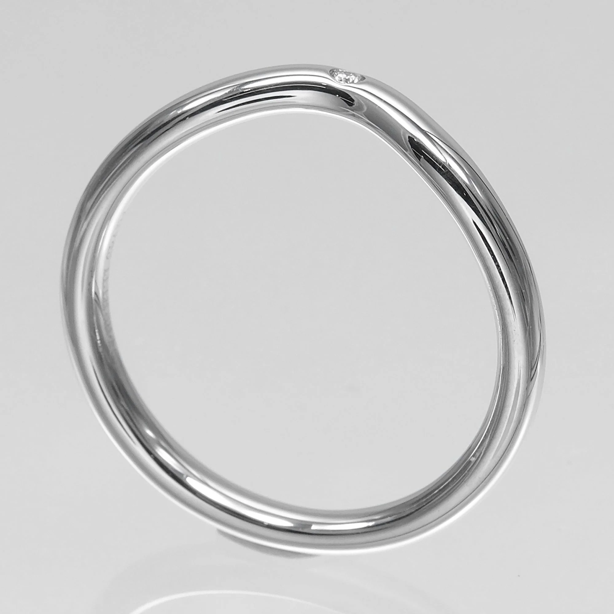 Curved Band Ring Platinum and Diamond - Image 3