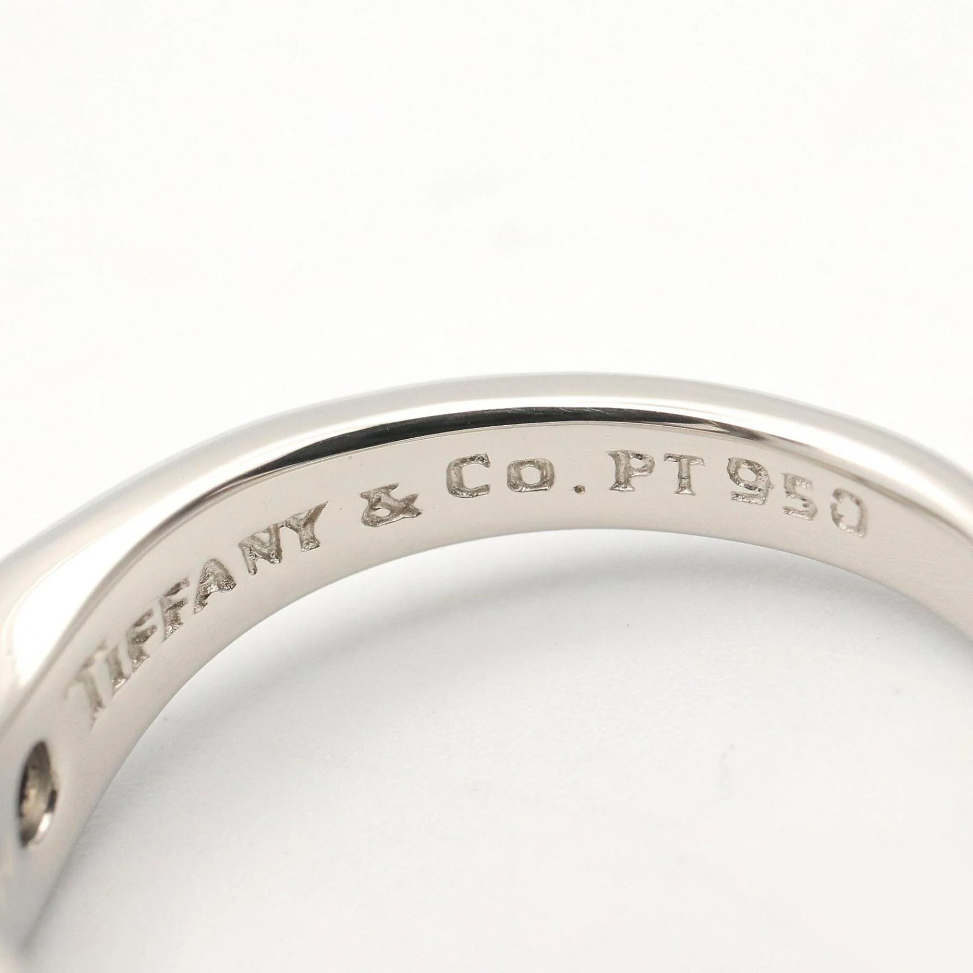 Curved Band Ring Platinum with Diamond - Image 4