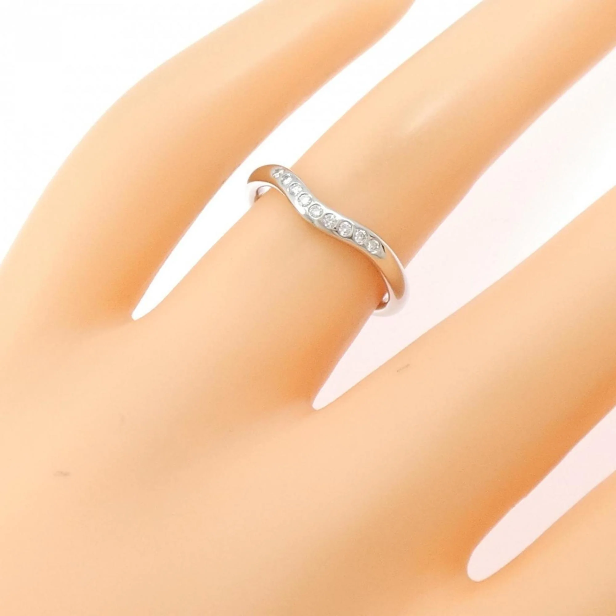 Curved Ring Platinum with Diamond - Image 5