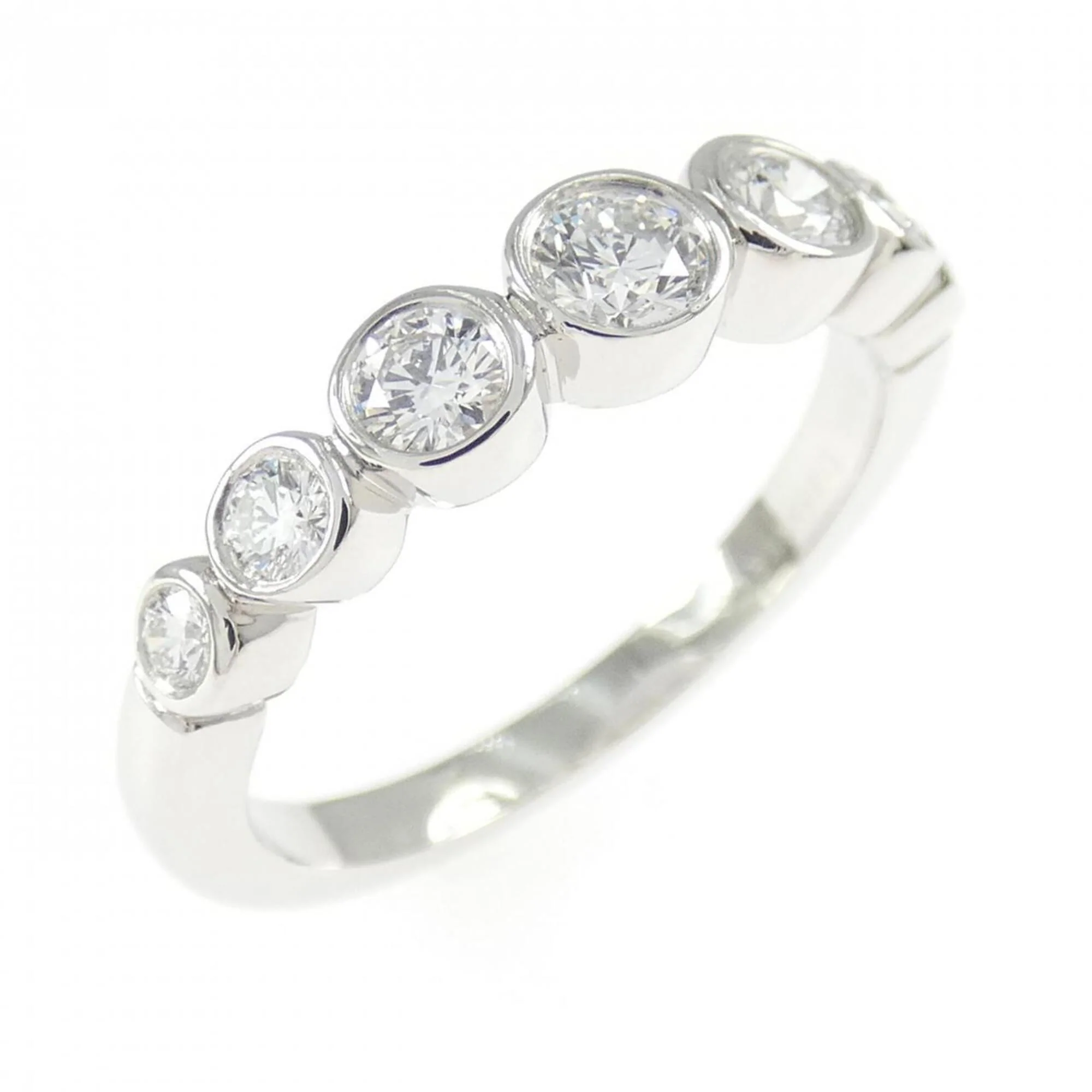 Jazz Graduated Ring Platinum with Diamond