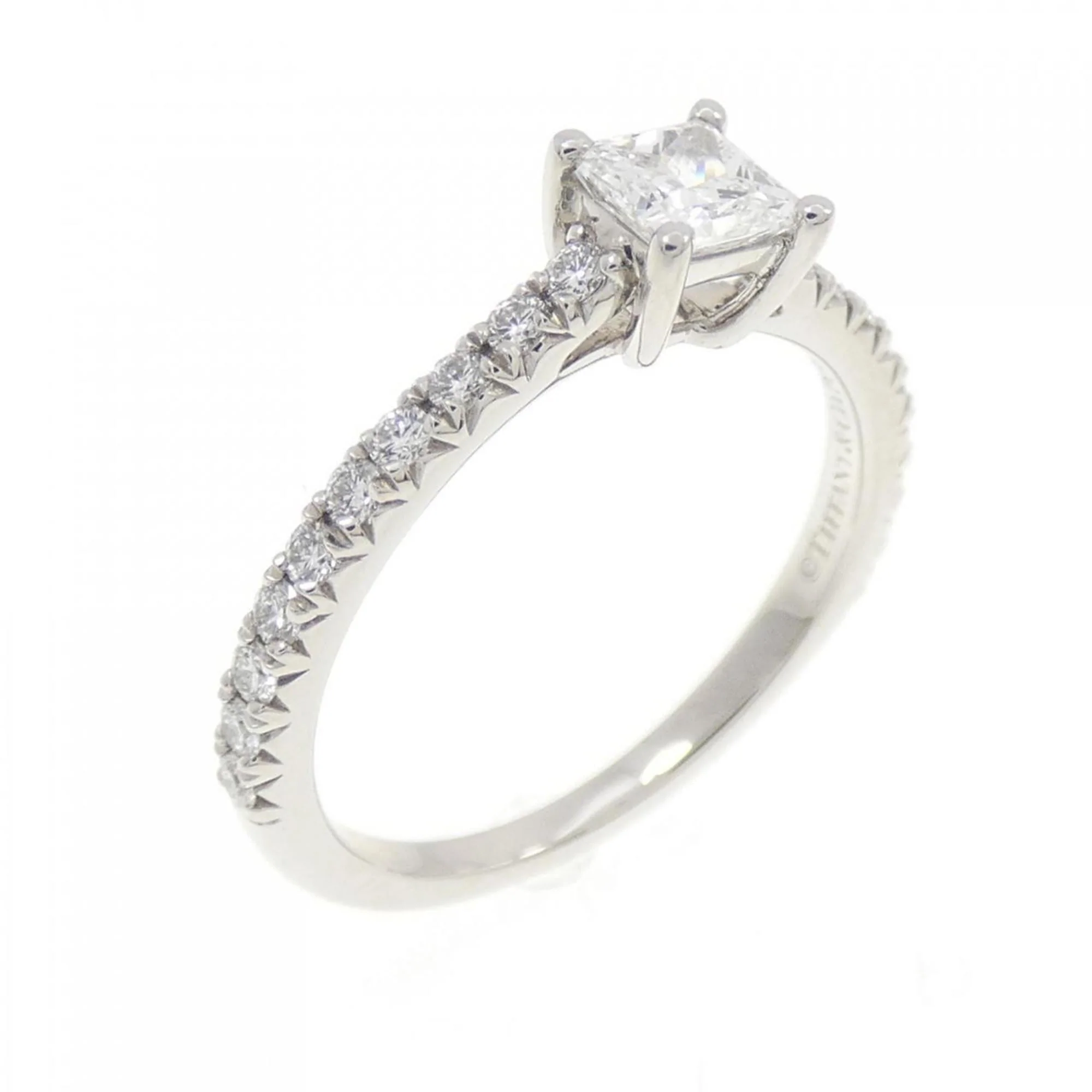Novo Ring Platinum with Diamond