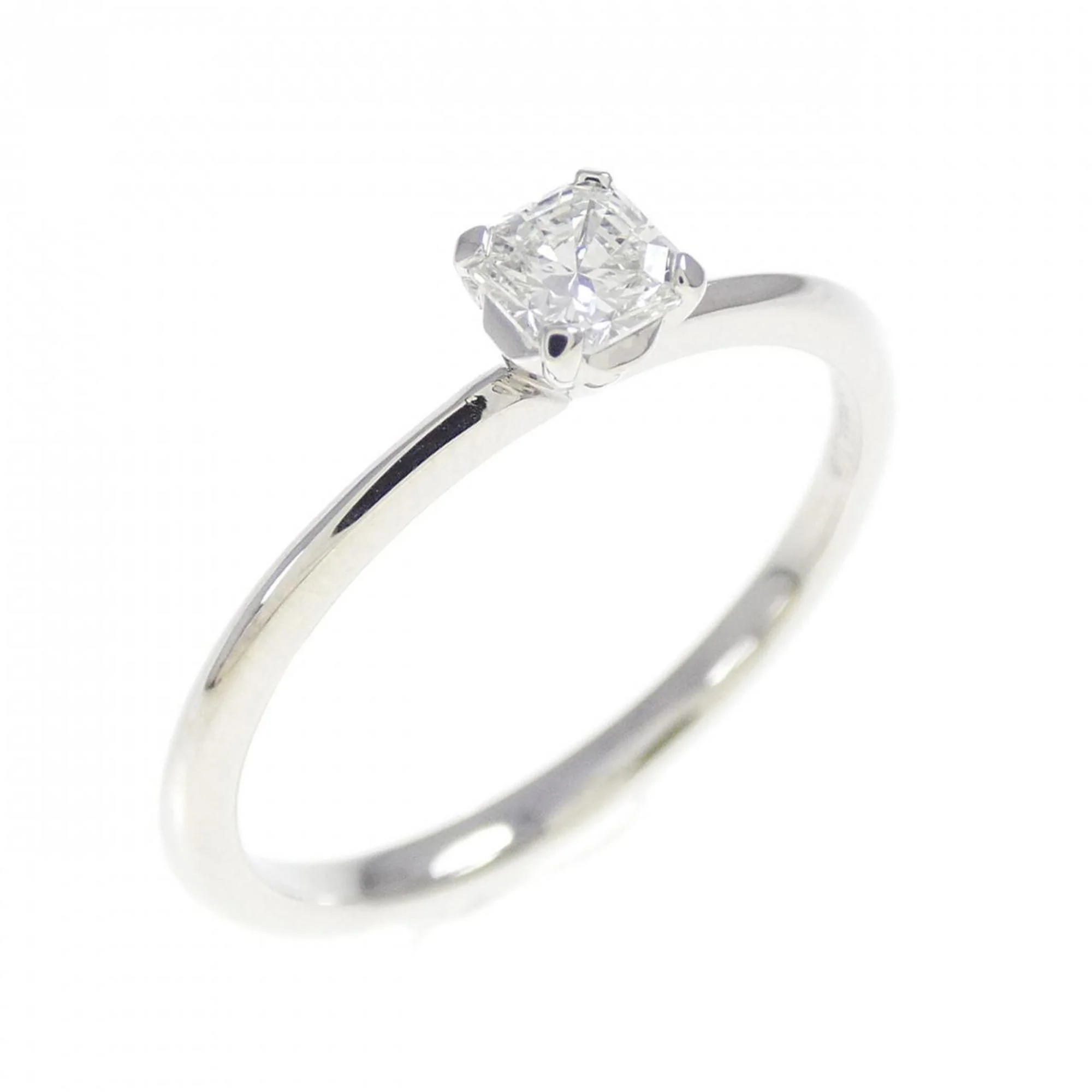 True Ring Platinum With Diamond