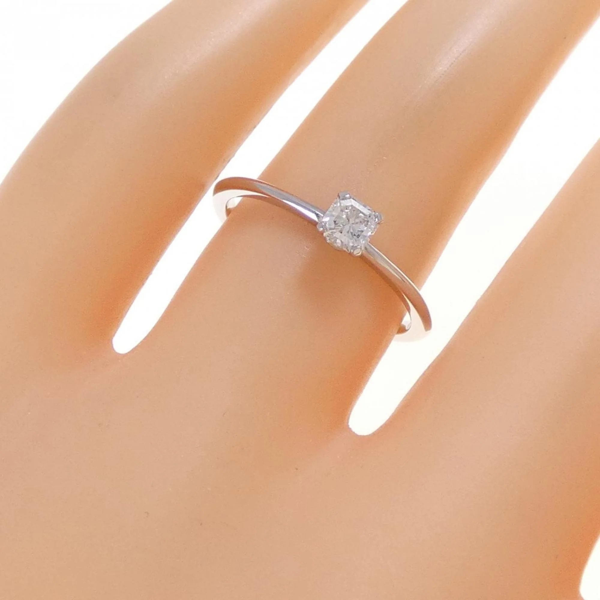True Ring Platinum With Diamond - Image 5