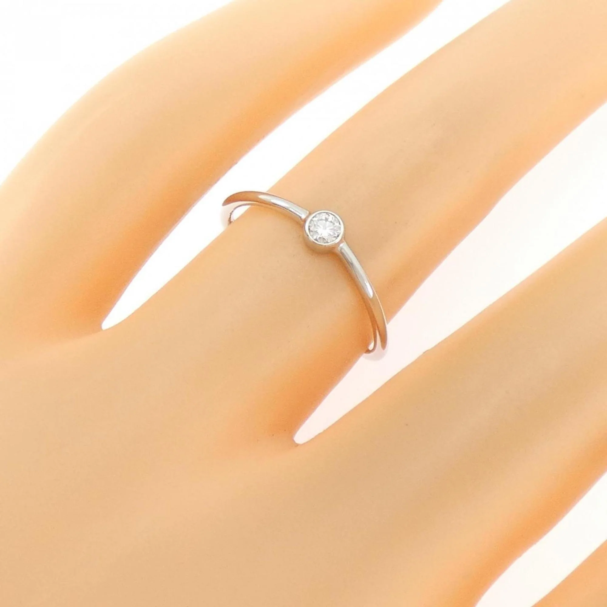 Wave Ring Platinum With Diamond - Image 5