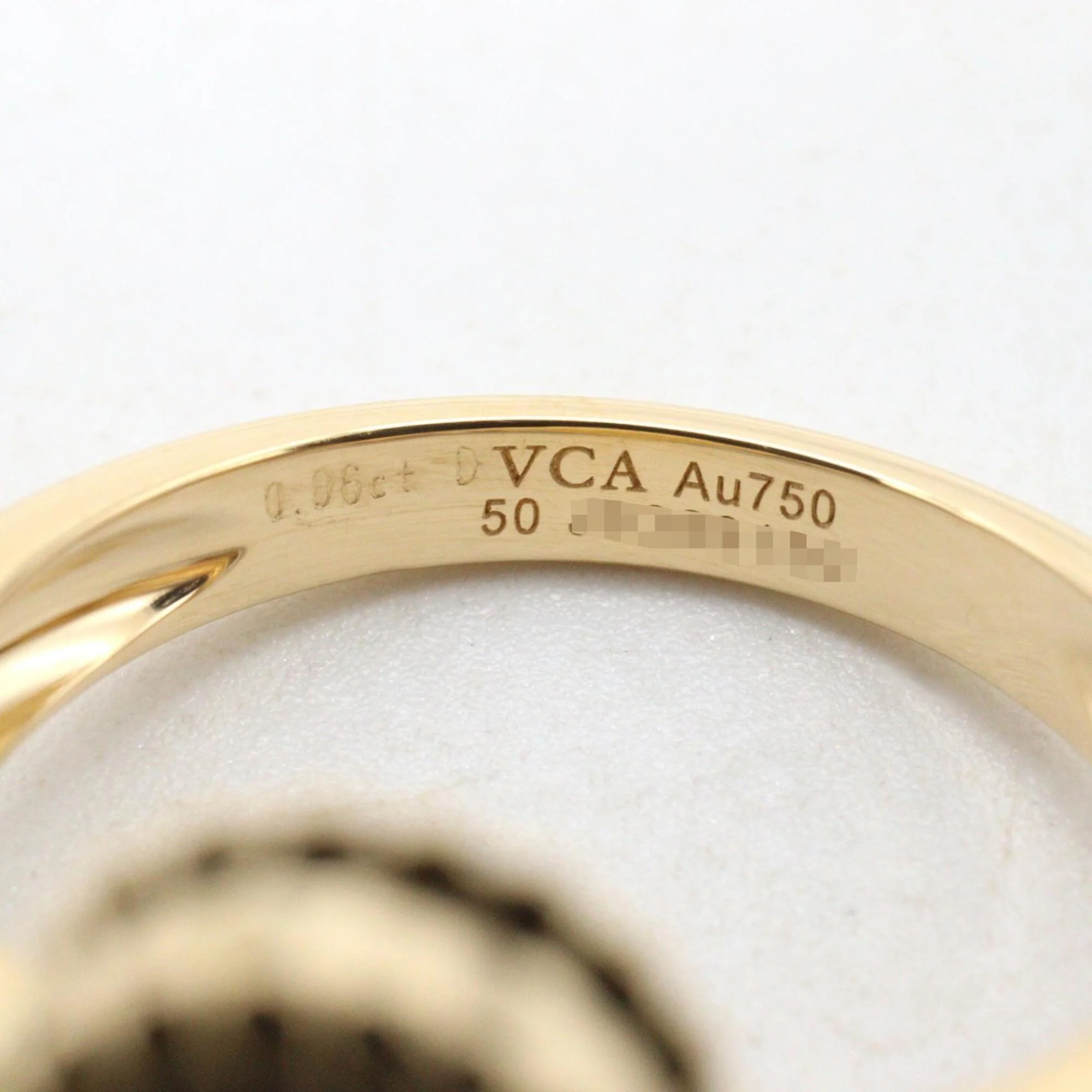 Vintage Alhambra Ring 18K Yellow Gold and Carnelian - Image 4